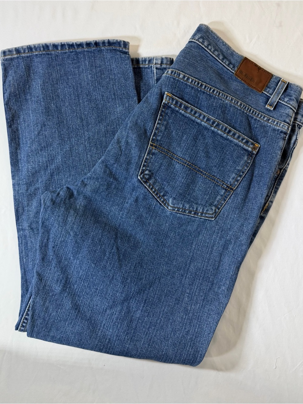 Tommy Hilfiger Men's Relaxed Straight Blue Medium Wash Denim Jeans 36x30